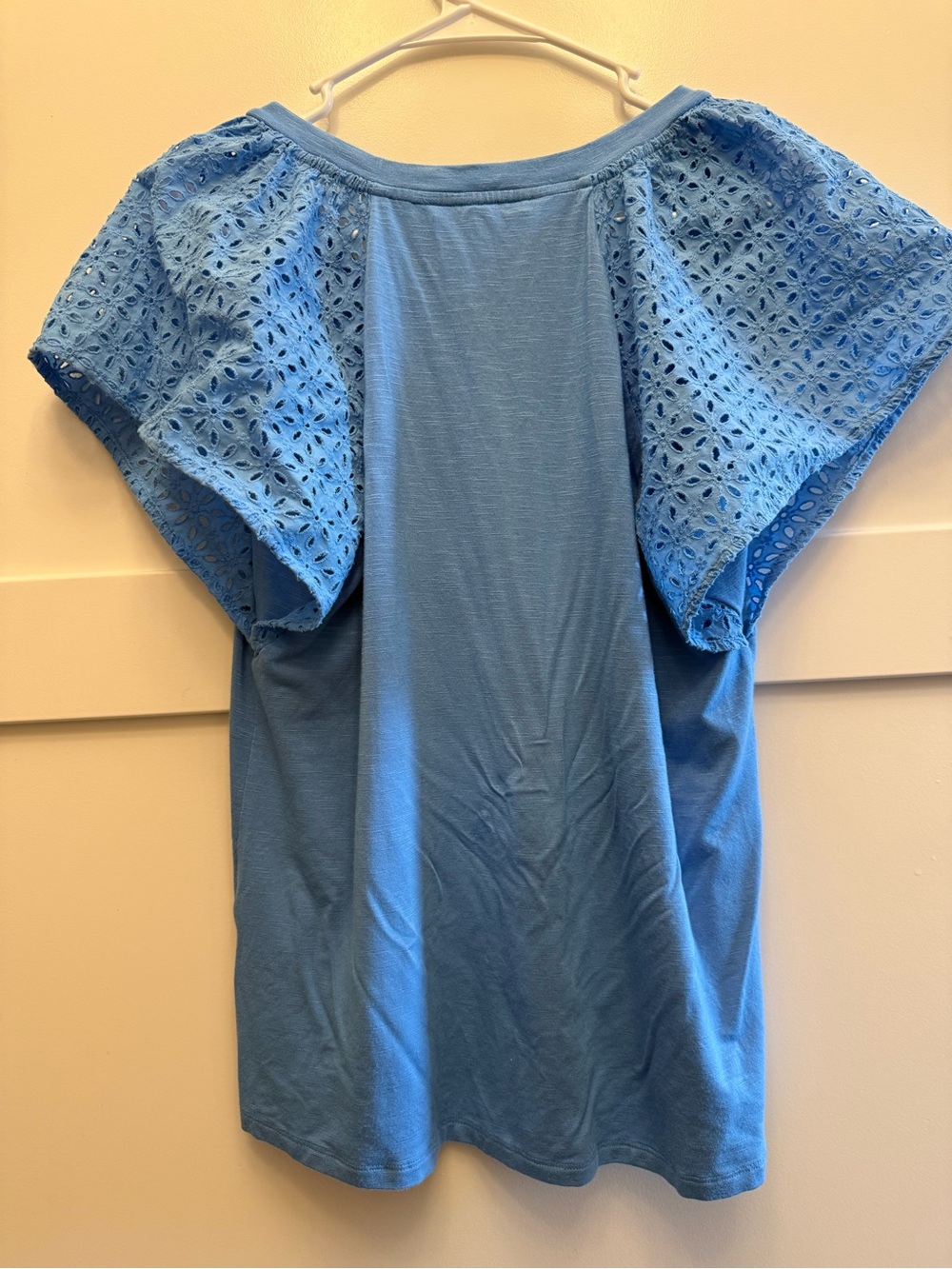 NWT Blue Eyelet Flutter Sleeve V Neck T-Shirt Top Size MEDIUM - Picture 7 of 7